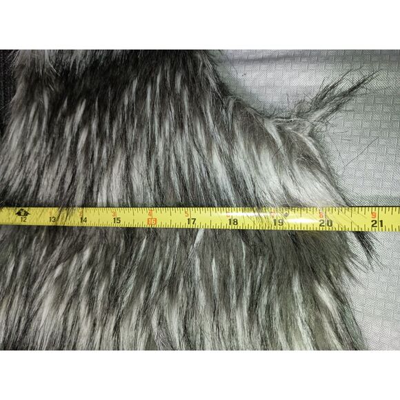 NEW DIRECTIONS, Grey Faux Fur Vest, with Knitted Back, Woman Size XL - Picture 4 of 4